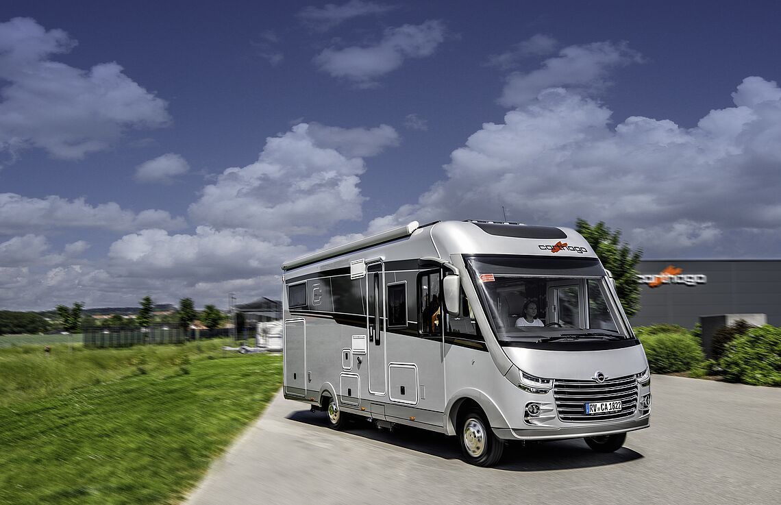 Carthago S Plus 61 XL LE 4 camper in 1.
